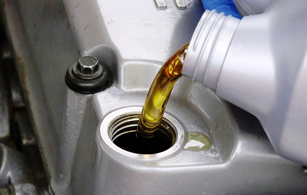 Замена масла в двигателе Замена масла в двигателе